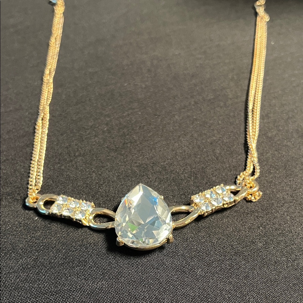 Elegant Gold Necklace with Crystal Accents